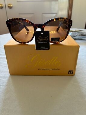 Giselle Women's Tortoiseshell Round Sunglasses with Brown Lenses